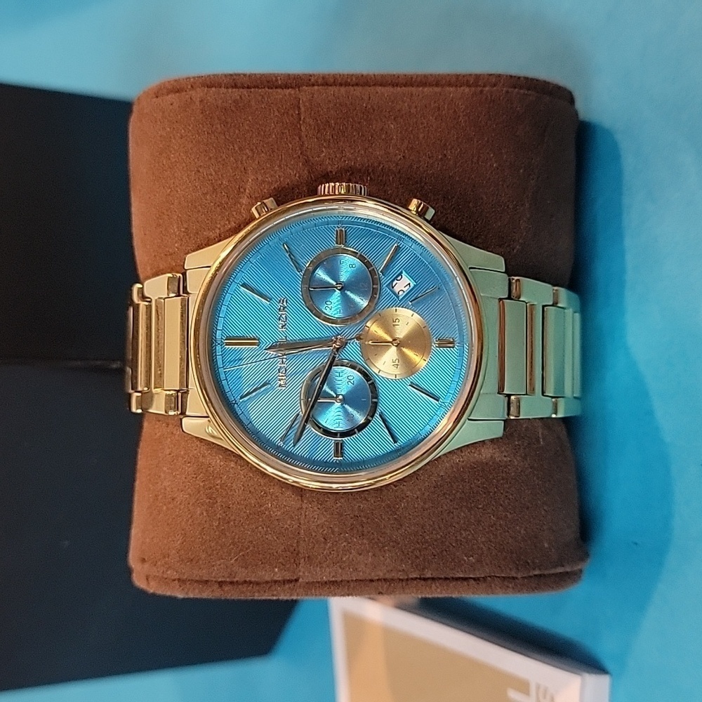 Michael Kors Rose Gold Watch - Picture 3 of 16